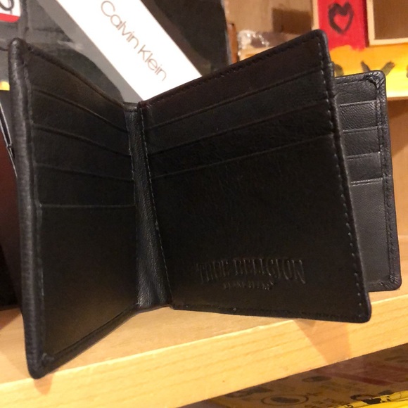 TRUE RELIGION-men’s black ‘FORBES’ leather wallet - Picture 4 of 8